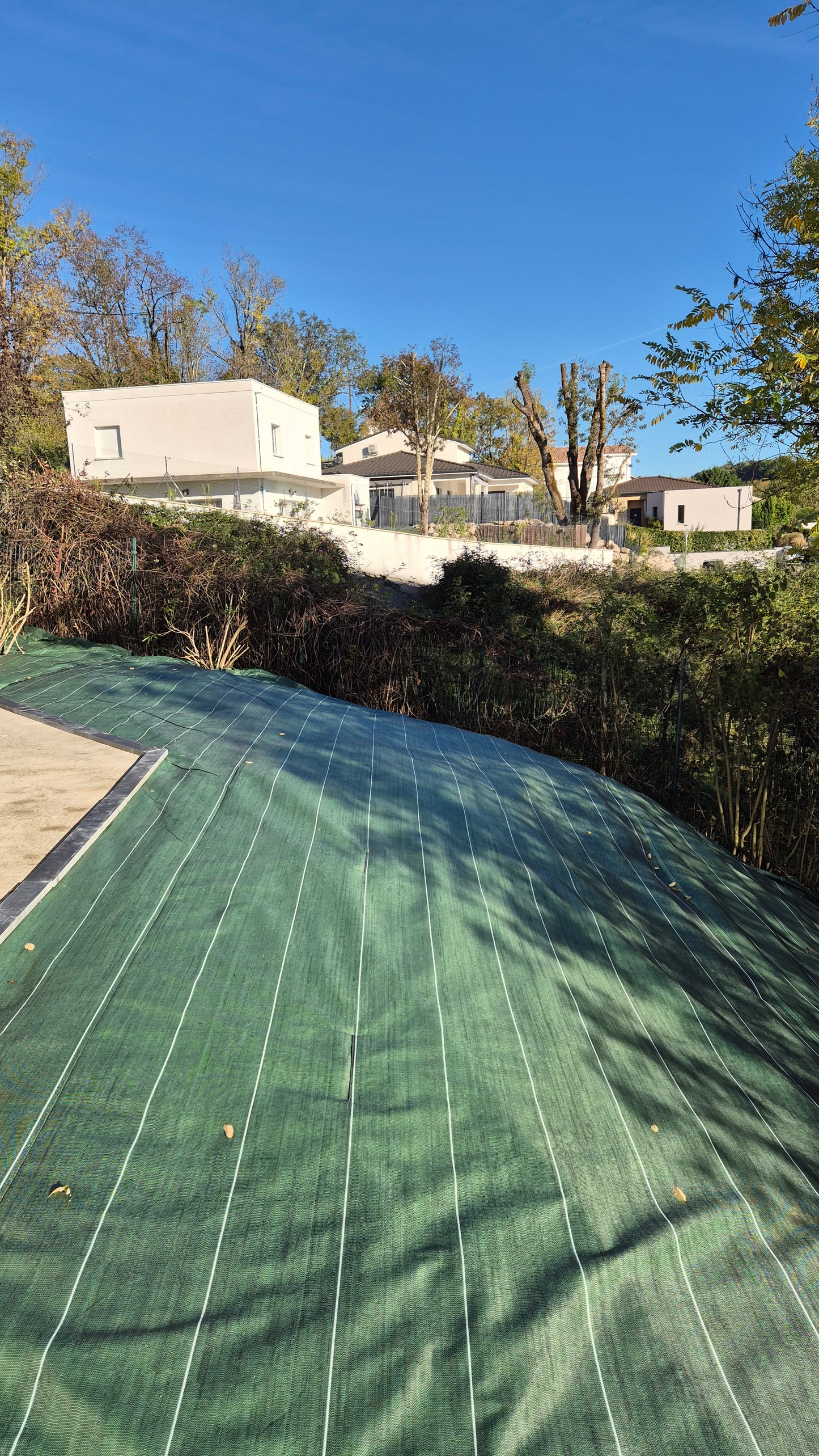 Vente au mètre / Toile de paillage marron ou vert 130g/m² / Largeurs 1,28m / 1,38m / 2,07m / 2,20m / 3,3m / 4,15m / 5,15m