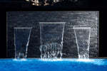 Lame d'eau acrylique LED encastrée 3cm débord / Entrée d'eau dessous