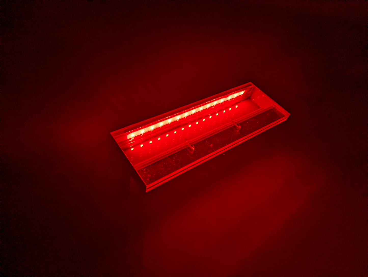 Lame d'eau acrylique LED encastrée 3cm débord / Entrée d'eau dessous / Largeur 45CM