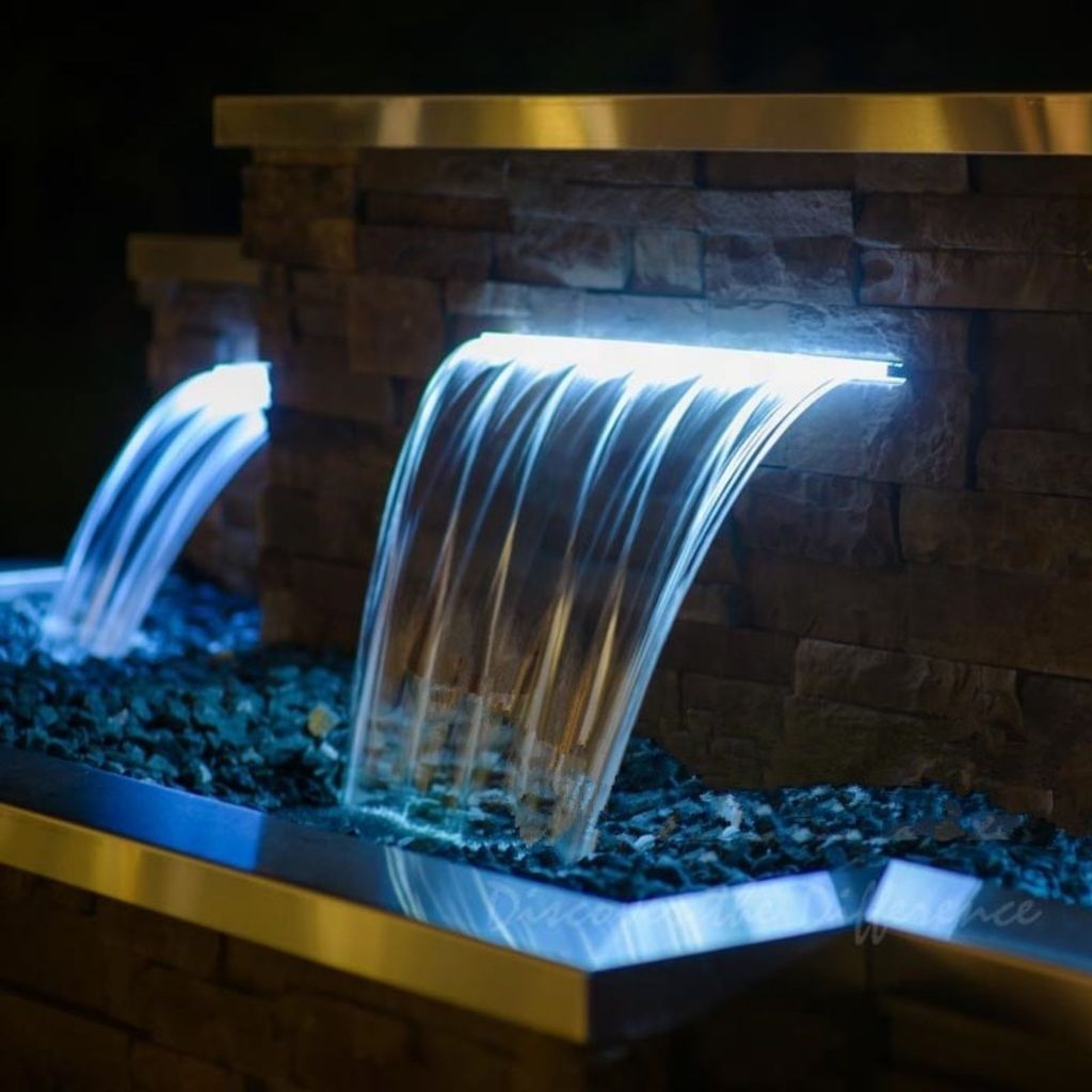 Lame d'eau acrylique LED encastrée 3cm débord / Entrée d'eau dessous / Largeur 45CM